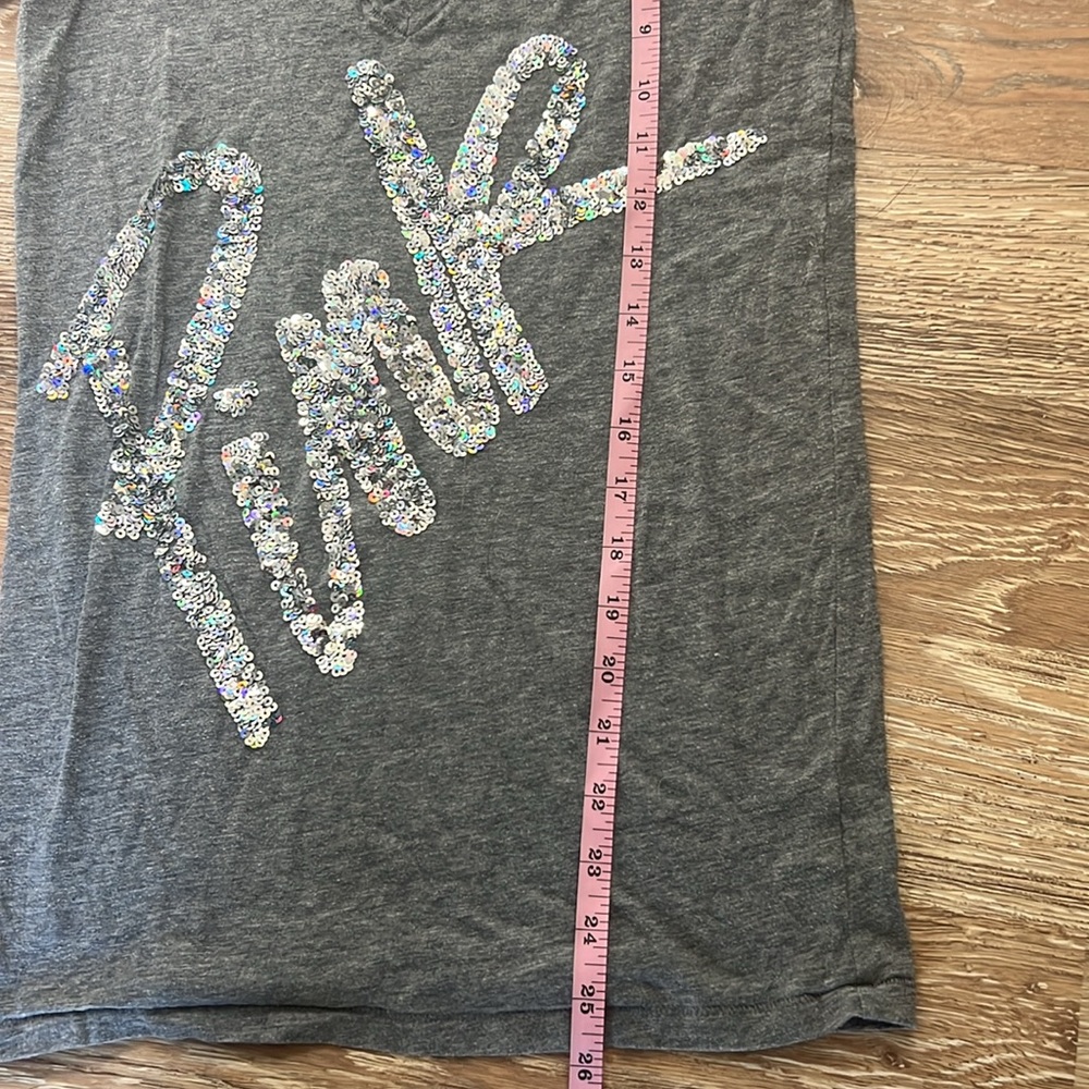 Y2K Vintage Victoria’s Secret Pink sequence V-neck gray T-shirt women’s small - Picture 6 of 6